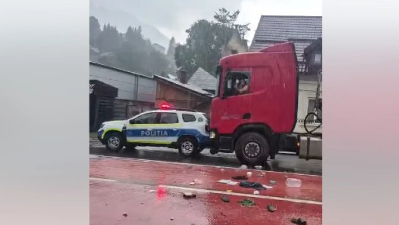 Mașină de Poliție lovită de un TIR în Bușteni