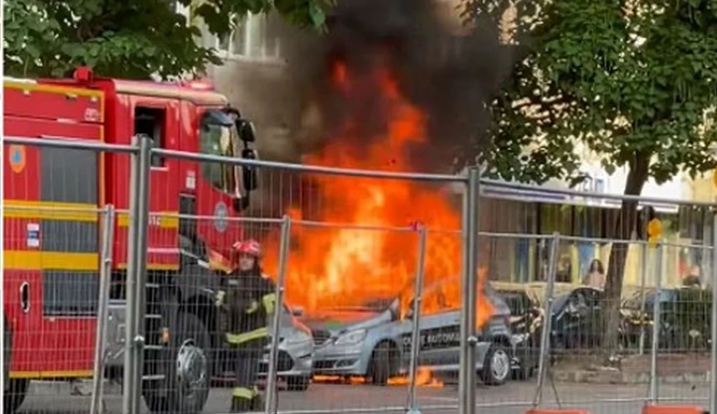 Incendiu la o mașină de școală auto pe Bulevardul Ion Mihalache