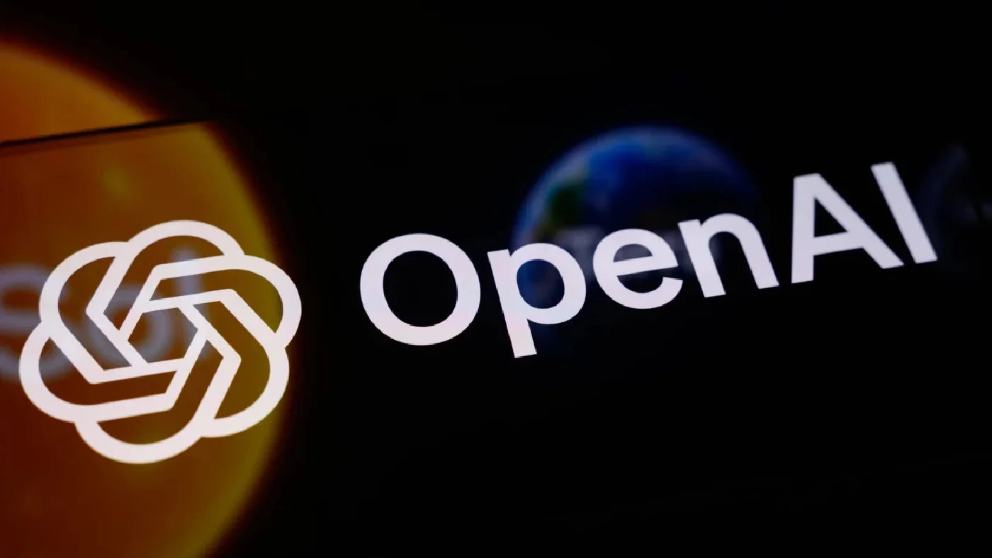 Logoul OpenAI, compus din patru forme geometrice interconectate, și textul 'OpenAI' pe fundal negru cu gradient auriu și albastru, ilustrând compania din spatele GPT-6 Astra.
