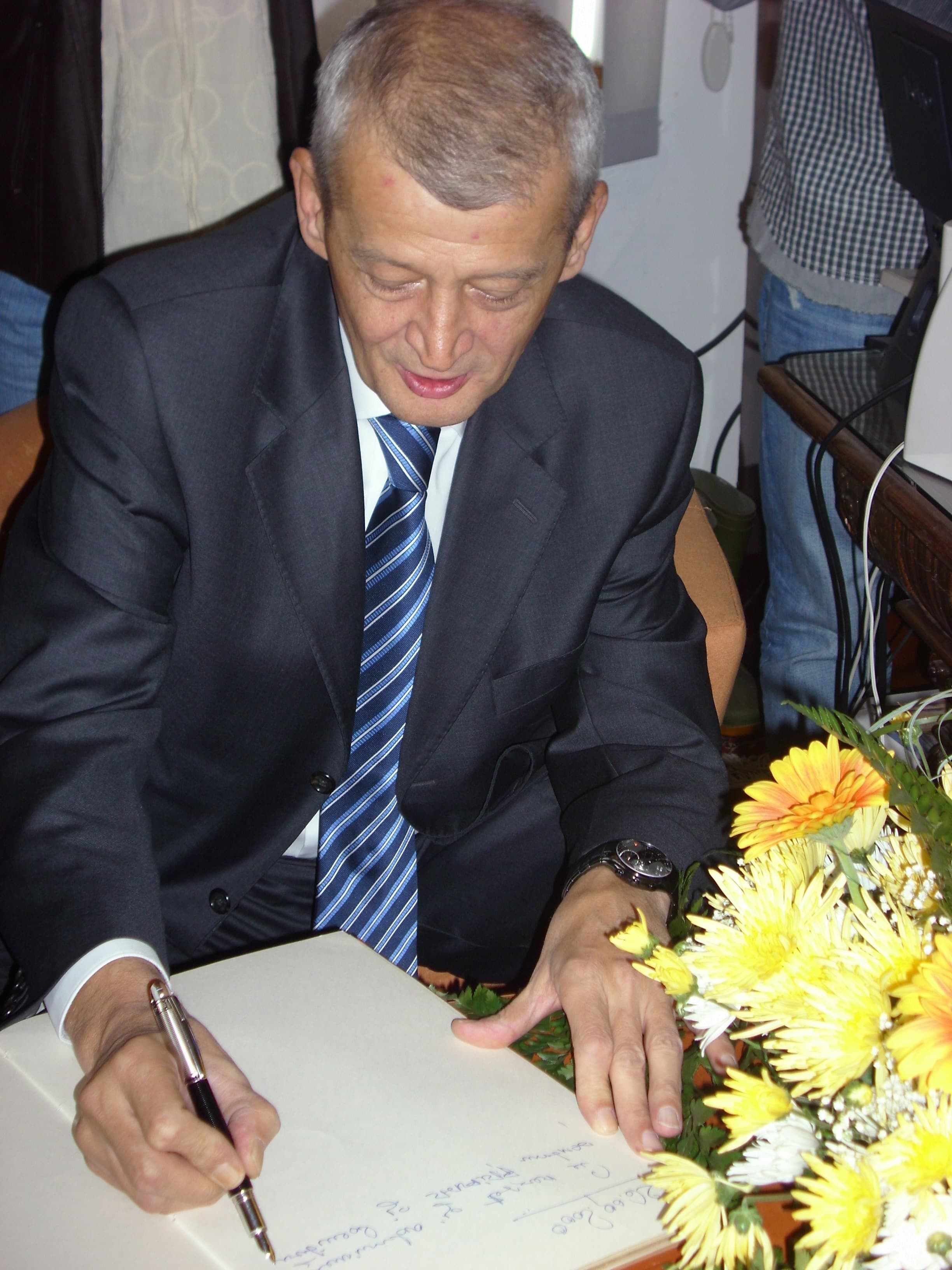 Sorin Oprescu i-a îndulcit pe pensionarii din Călăraşi
