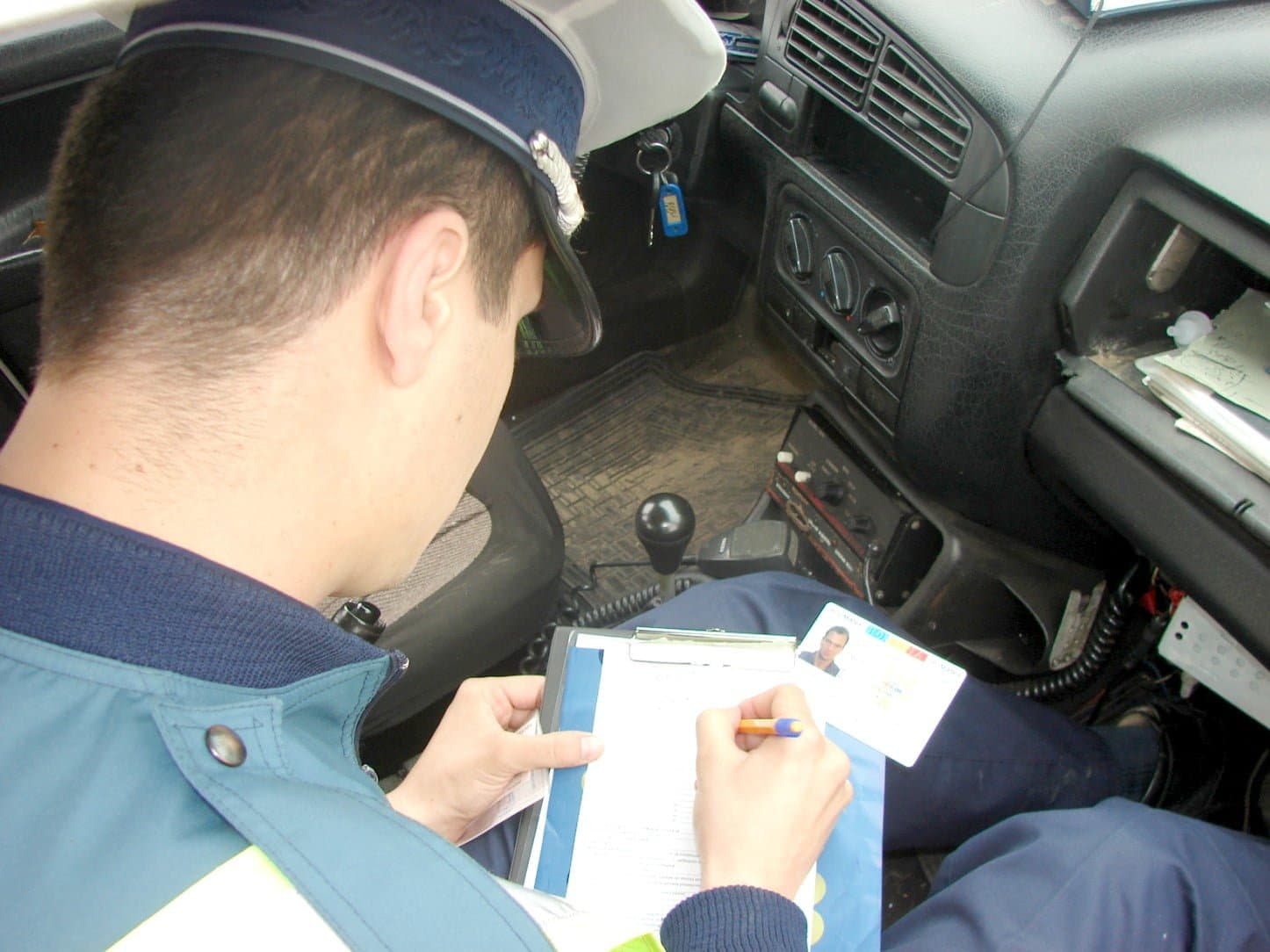 Sute de poliţişti, jandarmi, percheziţii, controale în trafic, la agenţii economici şi în locuri publice