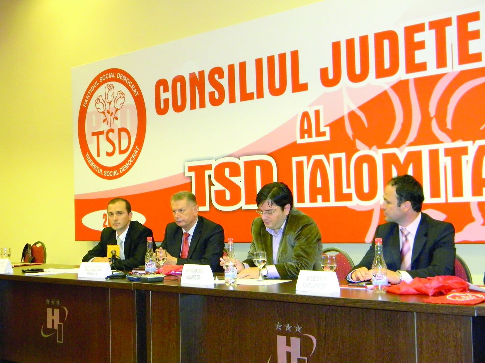 Tinerii social-democrati au fost indemnati de liderul lor sa iasa din starea de amorteala