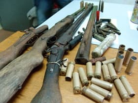 Politistii au verificat mai multe persoane care detineau arme ilegal