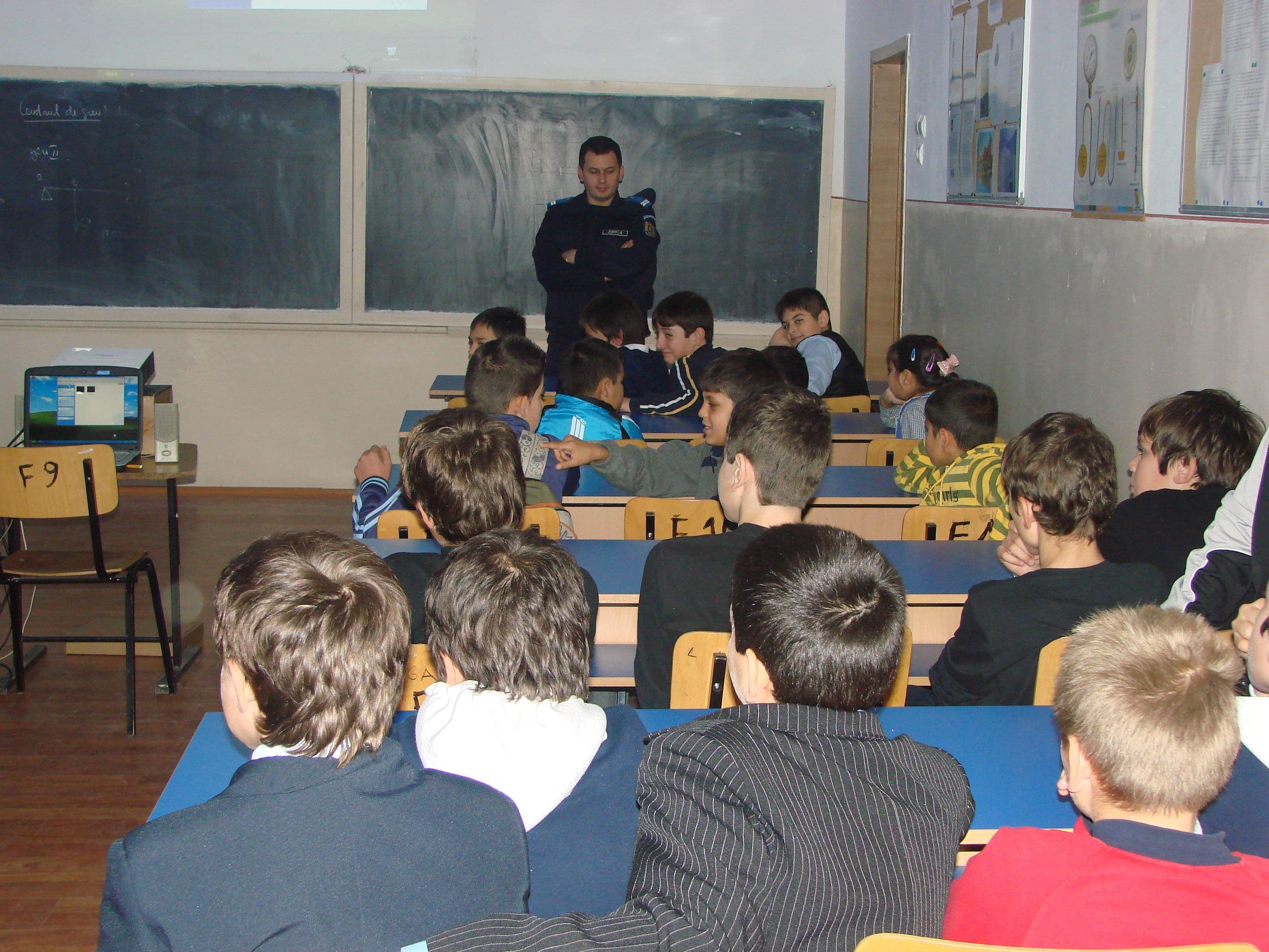 Jandarmii ilfoveni au sustinut activitati de prevenire in unitatile de invatamant