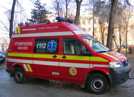 Un polițist de 23 de ani a murit după ce a căzut de la etajul trei