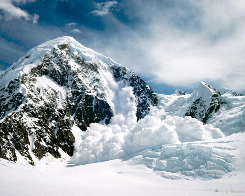 Avalanșă de mari dimensiuni în Munții Făgăraș, declanșată de doi schiori la Bâlea Lac
