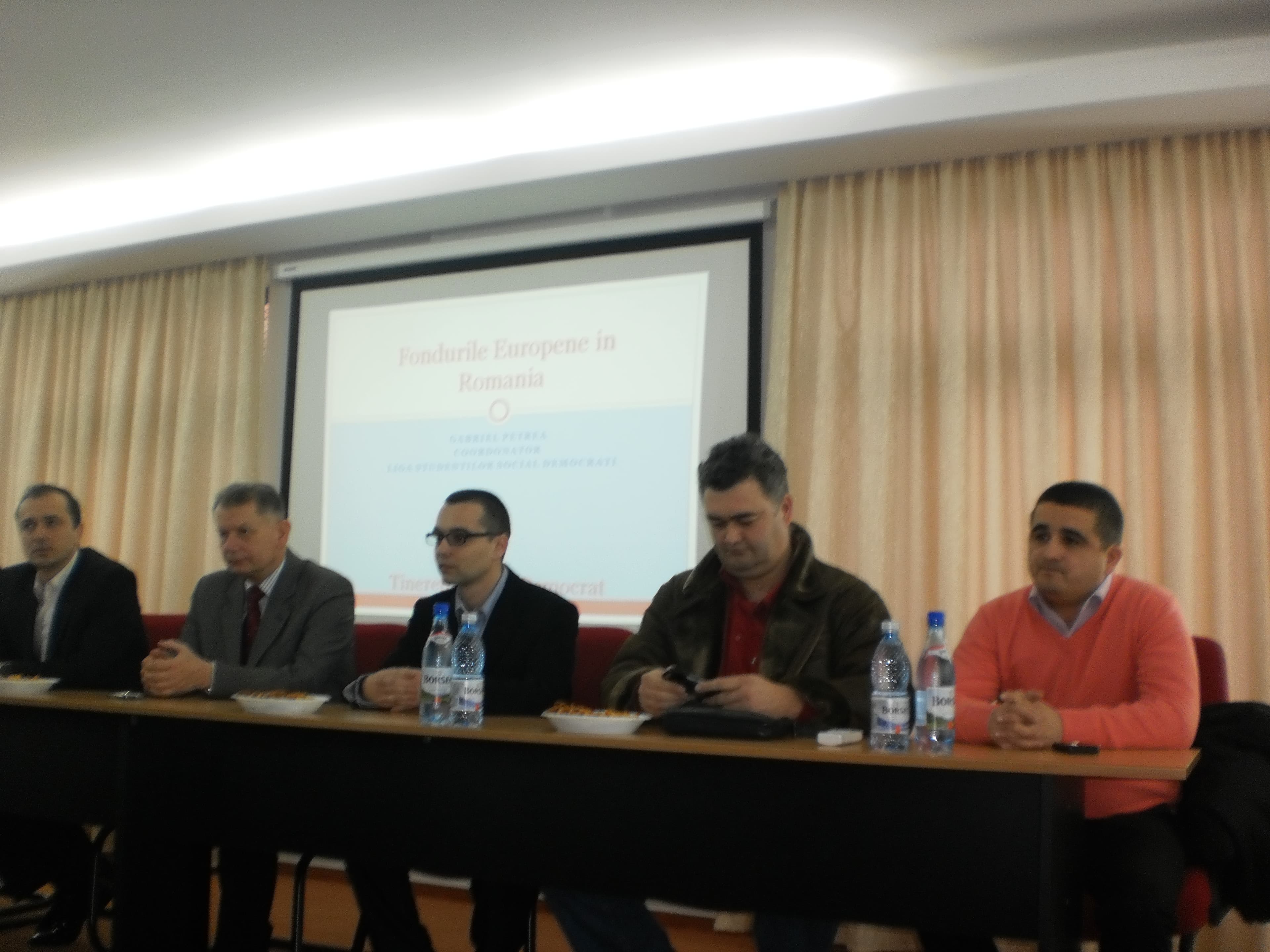 Seminar cu tema „Fondurile europene in Romania” - Tinerii social-democrati au fost invatati cum sa acceseze fonduri europene