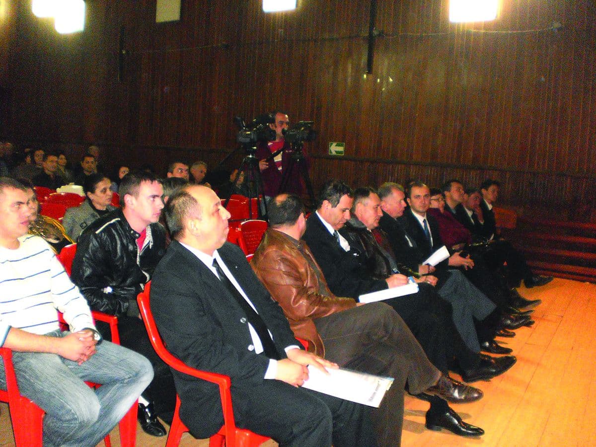 Ialomita - Critici dure la adresa parlamentarilor puterii, in cadrul unei dezbateri pe sanatate