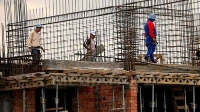 Medic oncolog din Tulcea lucrează în construcții