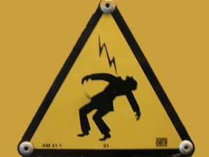 Ilfov - Un copil a murit electrocutat in curtea batranului la care venise sa-i fure porumbeii — Societate