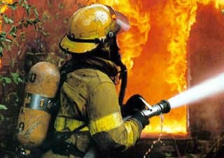Incendiu de amploare lângă Shopping City Vâlcea