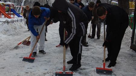 Buzau - Rugbystii implicati in actiunele de deszapezire, invitati la Zilele comunei Bradeanu — Sport