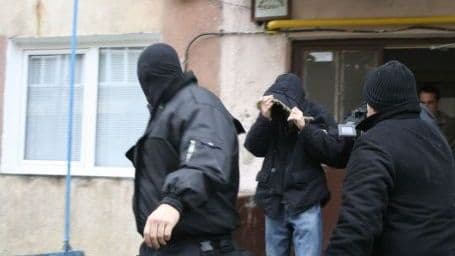 Trei kilograme de cannabis, descoperite la domiciliul a trei persoane din Olt — Justiție