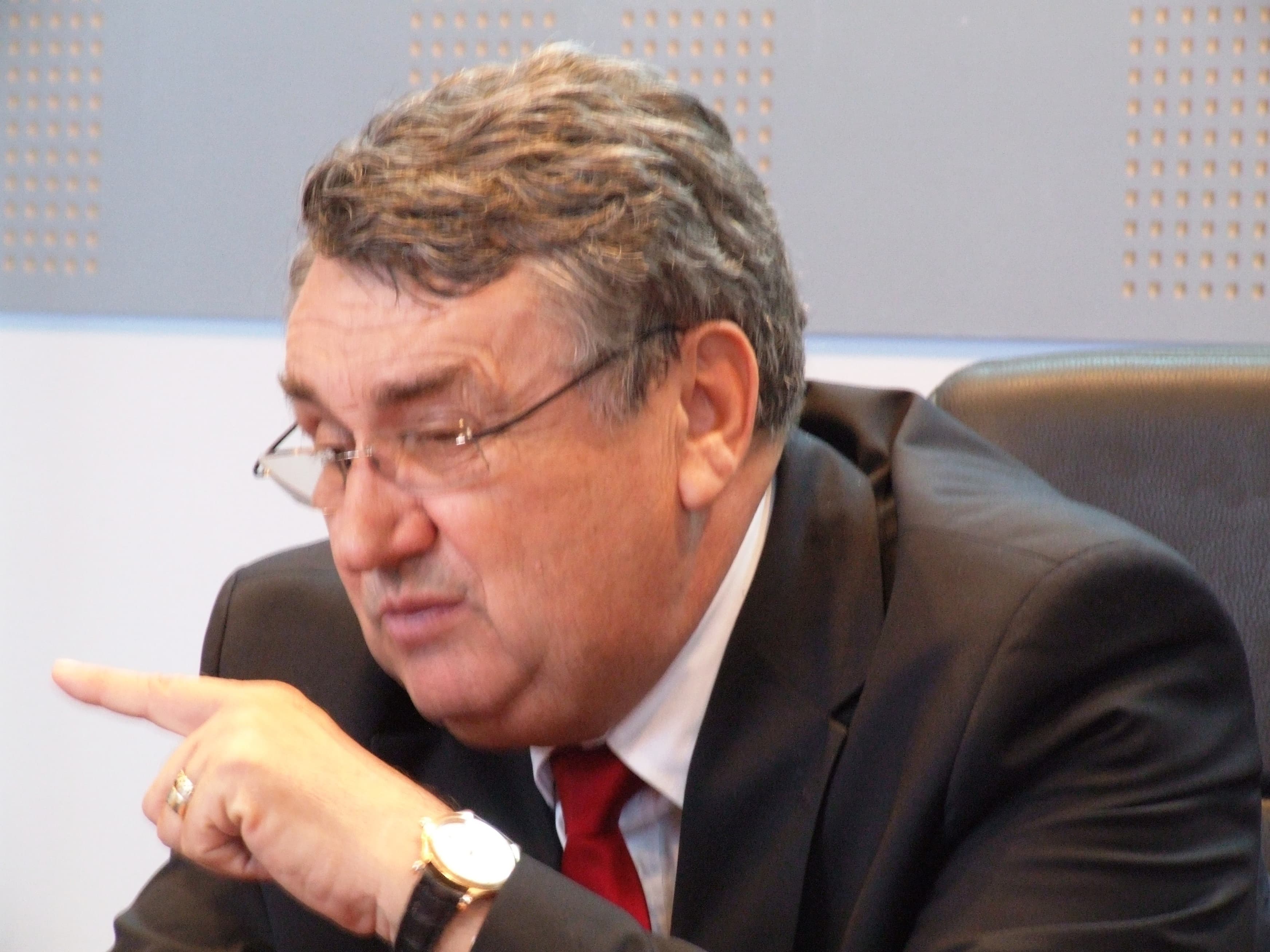 Primarii PNL sunt amenintati si santajati de Marin Anton