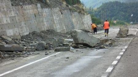 alunecare-de-teren-la-slatina-25-de-persoane-evacuate
