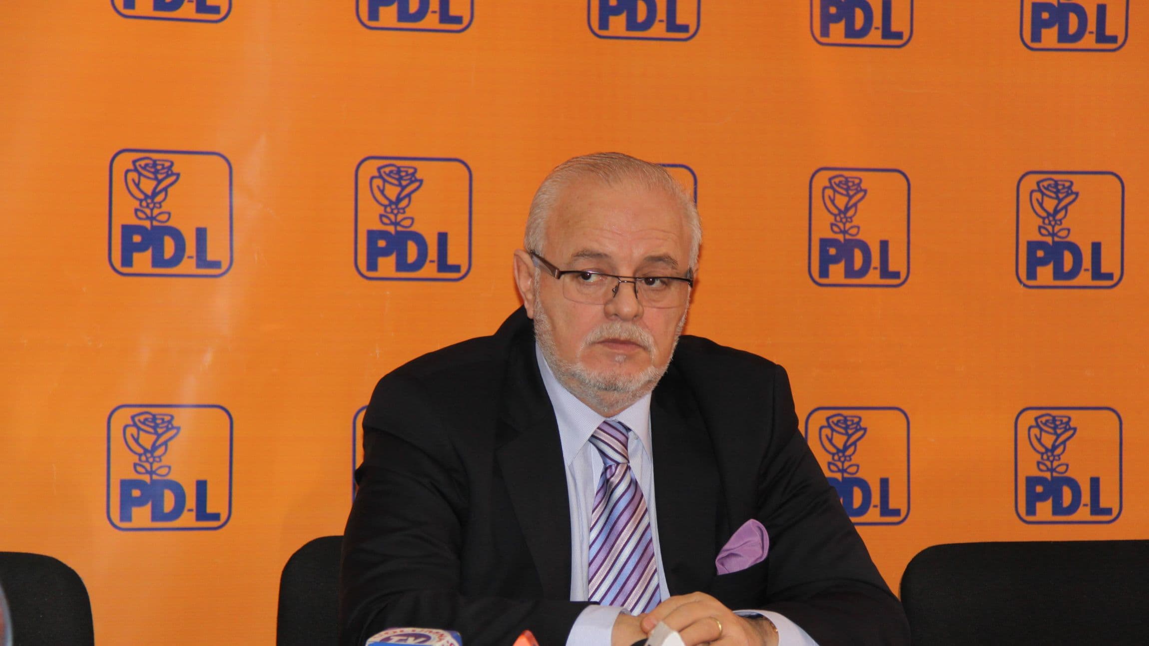 Dambovita - PDL sustine ca persoane care faceau campanie pentru partid au fost amenintate cu moartea