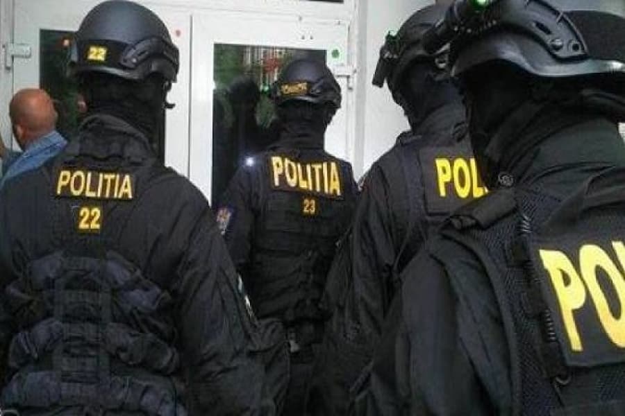 Şapte proxeneţi din Prahova şi Braşov, reţinuţi de poliţiştii din Prahova — Justiție