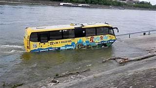 A fost semnat contractul pentru achizitia autobuzului fluvial — Economie