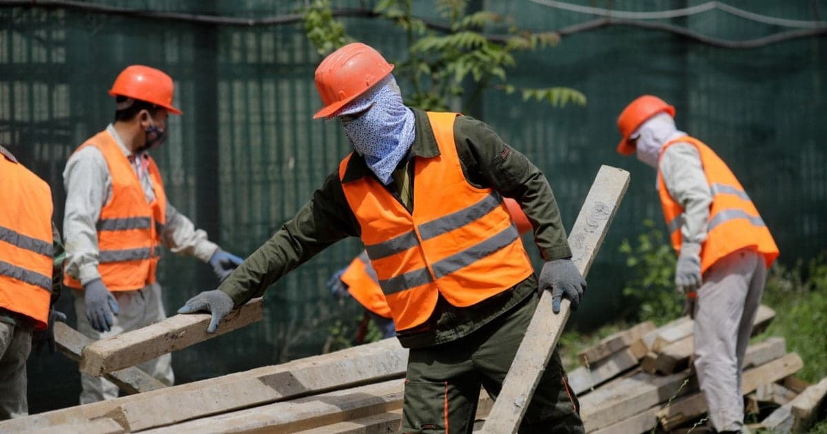 În cursul anului curent, în Olt s-au emis 1.163 de permise de ședere și 794 de avize de muncă — Economie