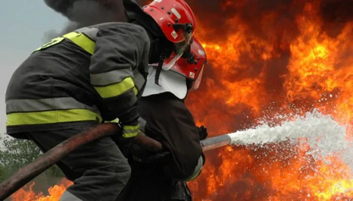 Pompieri Incendiu