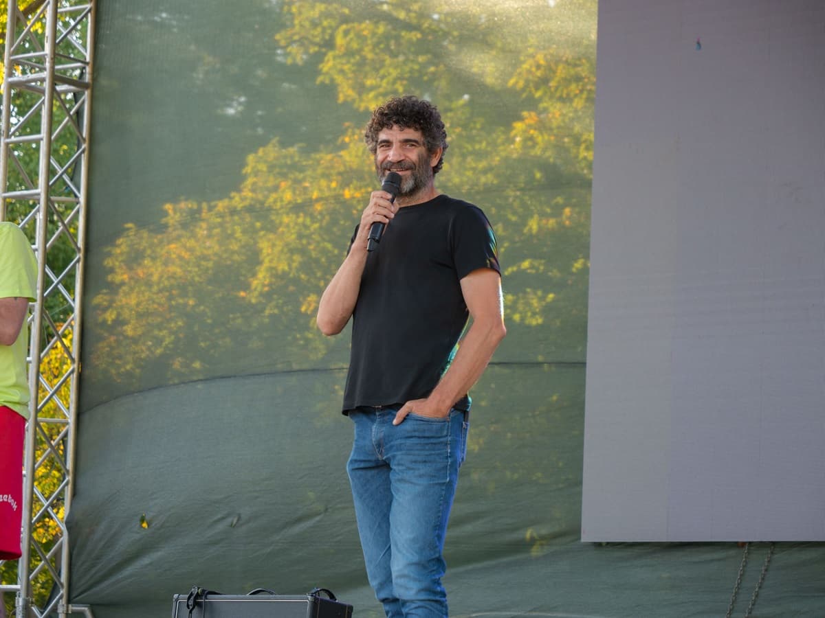 Peste 1500 de participanți la prima seară de Film în Sat de la Peștișani