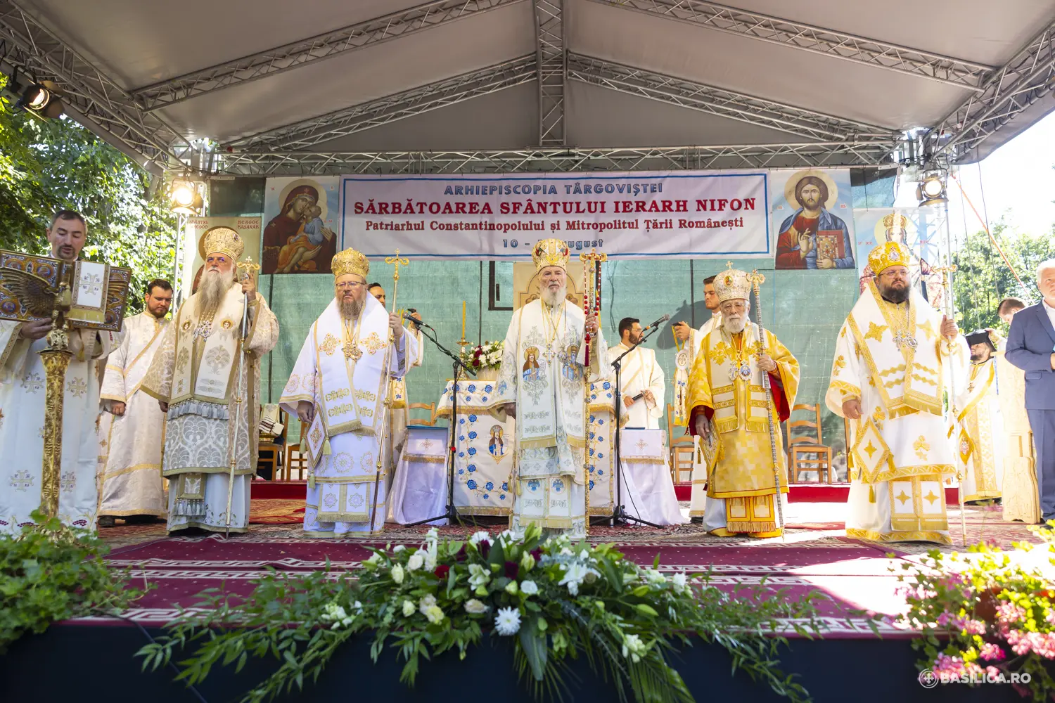 Peste 20.000 de credincioși au fost prezenți la Târgoviște pentru a celebra sărbătoarea Sfântului Ni — Societate