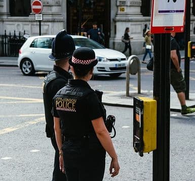 Ironie. Ministrului britanic al poliţiei şi combaterii infracţionalităţii i s-a furat poșeta chiar l — Internațional