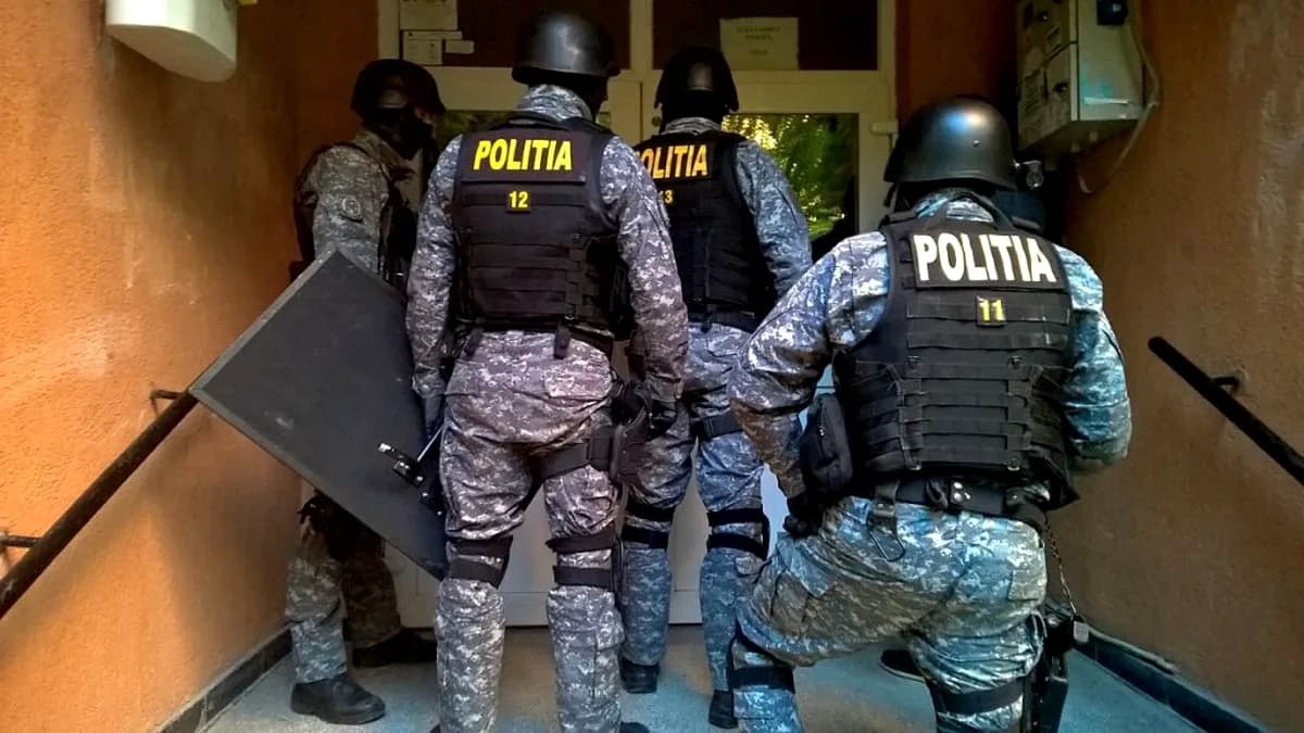 Percheziții în județele Vaslui și Constanța într-un dosar de corupție în care sunt vizați mai mulți polițiști