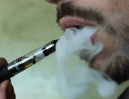 Țigările electronice pot provoca pneumonie chimică, avertizează medicul Beatrice Mahler — Societate