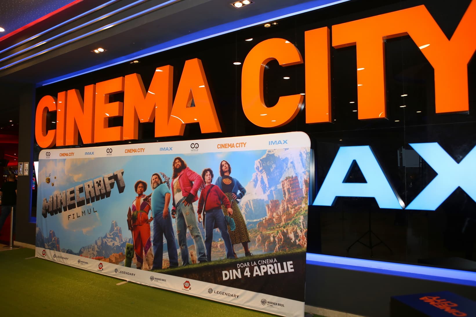 Minecraft: Filmul – O aventură cubică unde creativitatea întâlnește haosul
