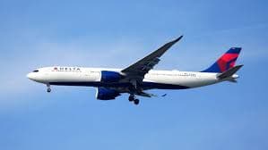 Anchetă federală, după ce un avion Delta Air Lines a fost la un pas de coliziune cu avioane militare — Internațional