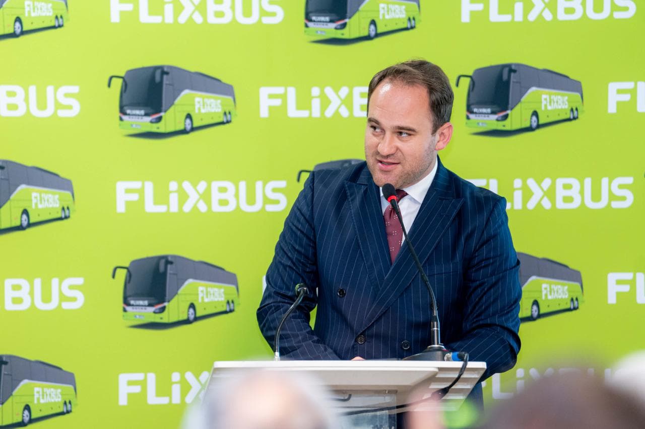 FlixBus lansează primele linii interurbane cu autocarul în România, în parteneriat cu operatori locali