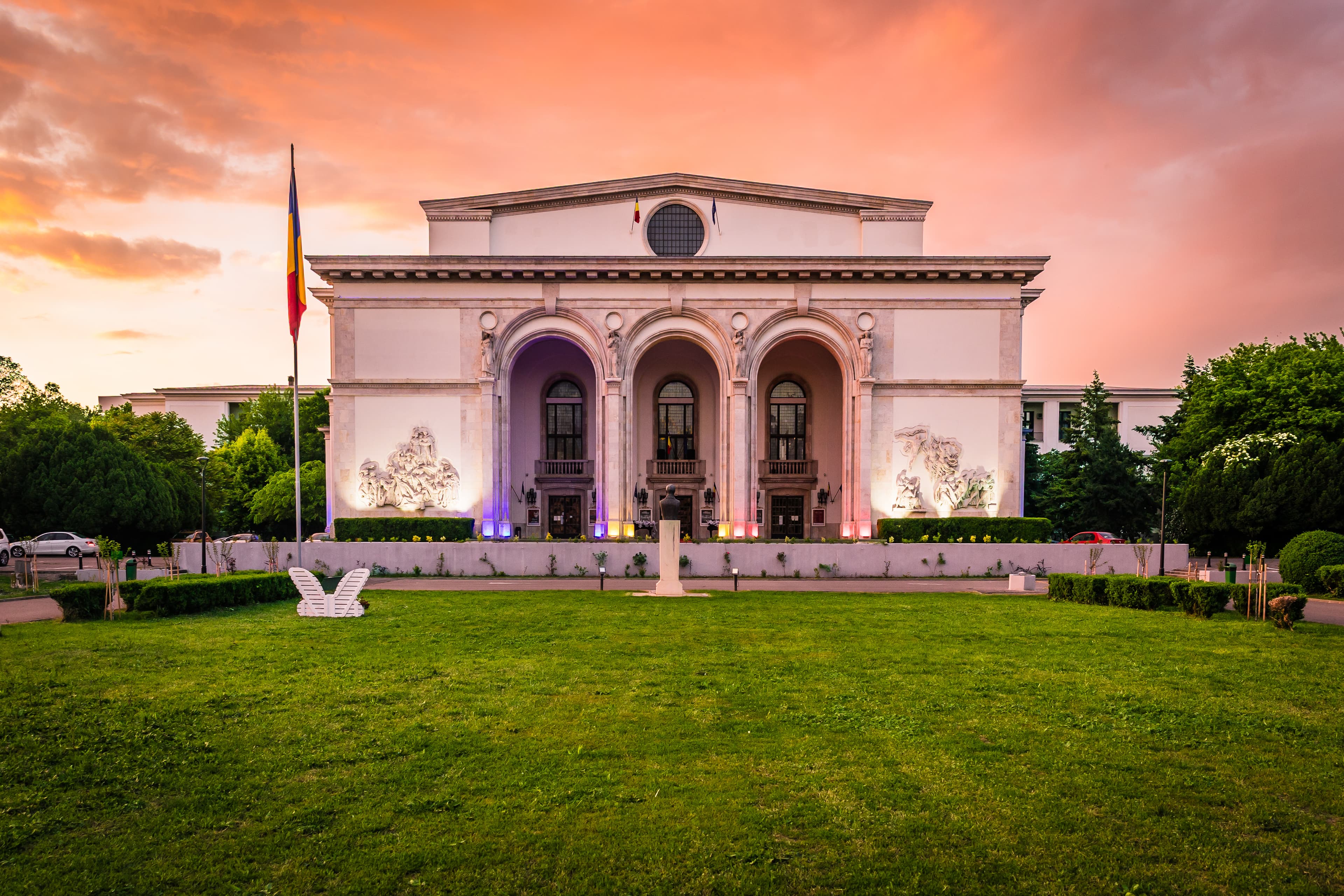 Opera Națională București premiază excelența educațională și permite accesul gratuit în stagiunea următoare (2025-2026), tuturor elevilor care au promovat, în sesiunea 2025, examenul de bacalaureat cu media finală 10 (zece)
