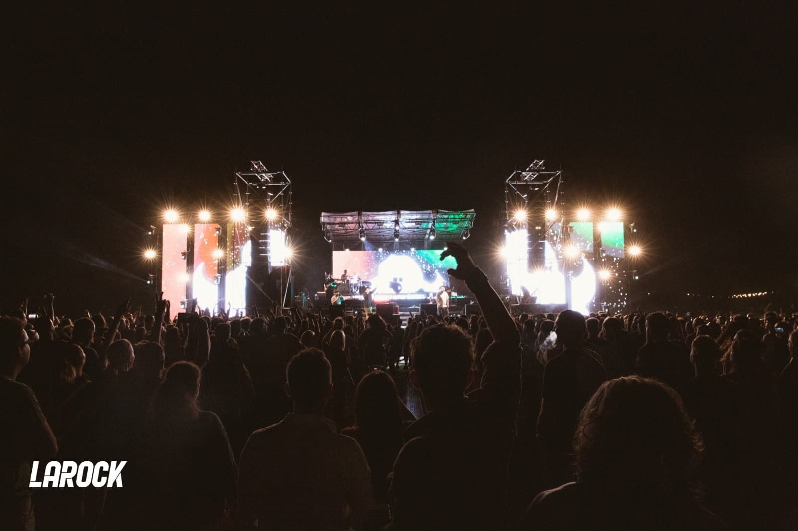 Tot ce trebuie să știi despre festivalul LAROCK la Domeniul Cantacuzino: trupe, activări și sistemul de acces