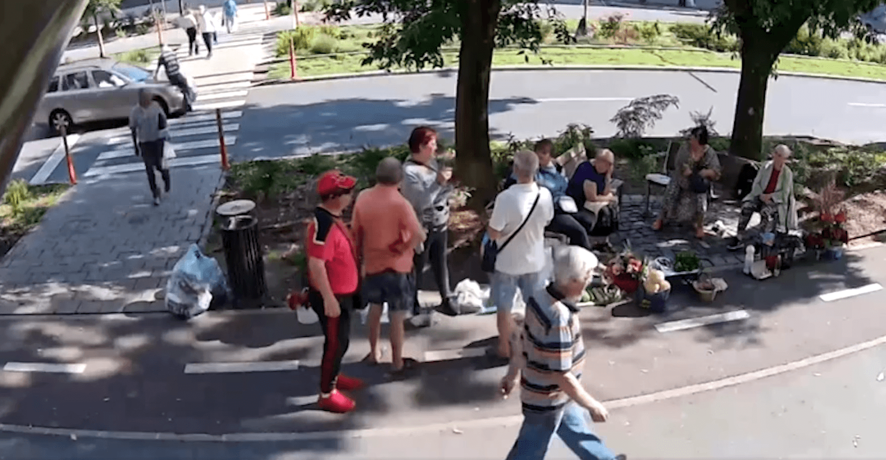 VIDEO: Pieton lovit în plin pe o trecere de pietoni din Reșita