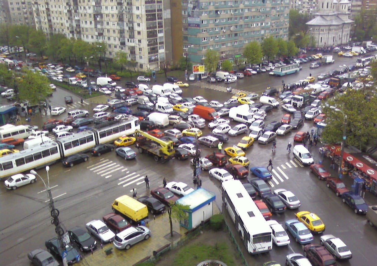 Soluție pentru aglomerația din București: taxă pentru mașinile neînmatriculate în Capitală
