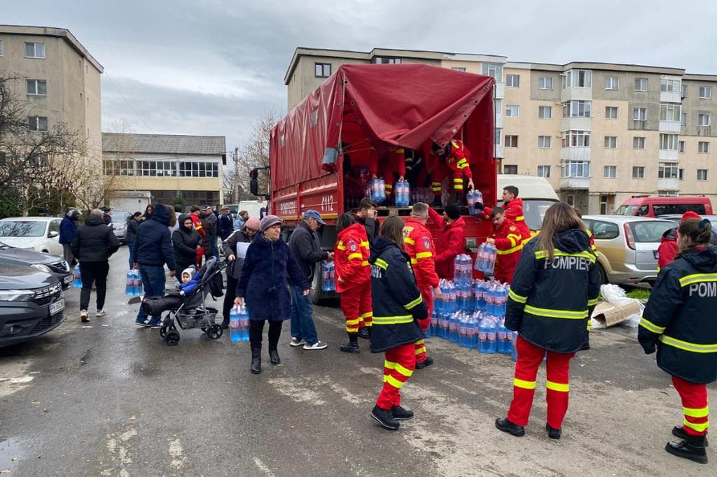 Peste 230.000 de litri de apă distribuiți în Prahova și Dâmbovița după golirea barajului Paltinu. IG — Sănătate