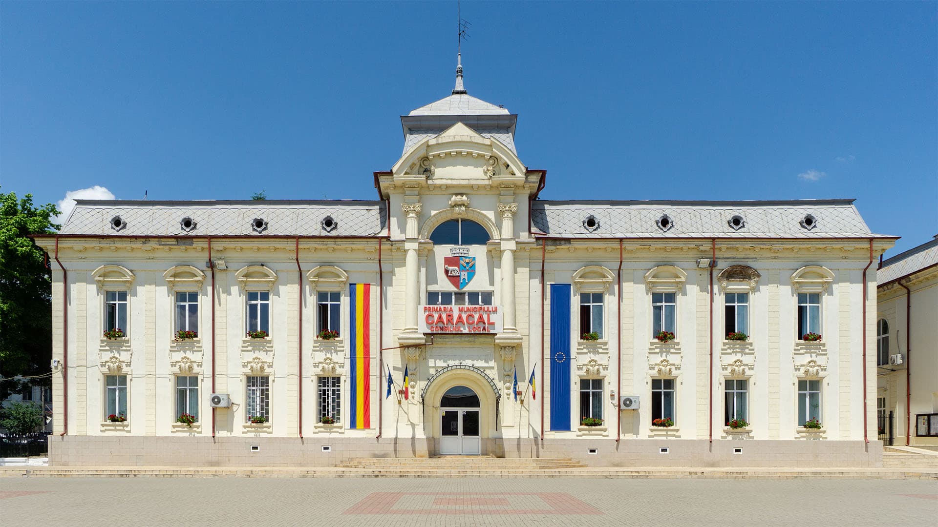 Impozite majorate de cinci ori pentru clădirile degradate din Caracal — Economie