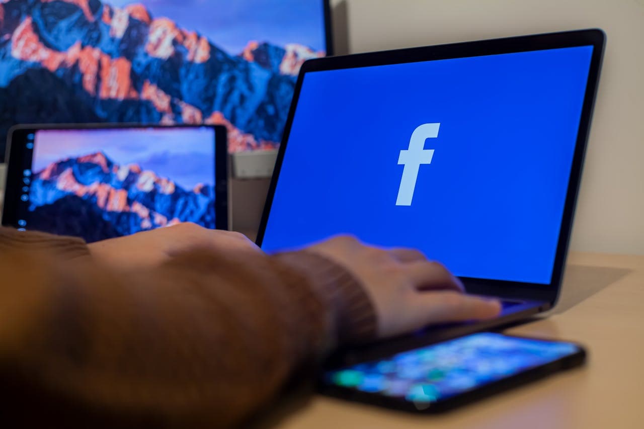 facebook laptop