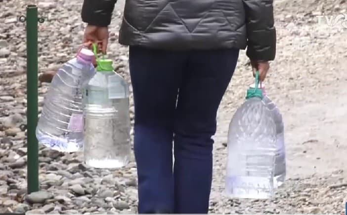 Patru luni fără apă potabilă la Curtea de Argeș. Criza care afectează zeci de mii de locuitori continuă