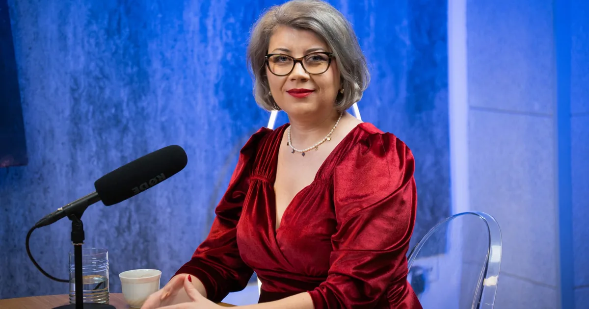 Cătălina Mărăcineanu, economist și astrolog
