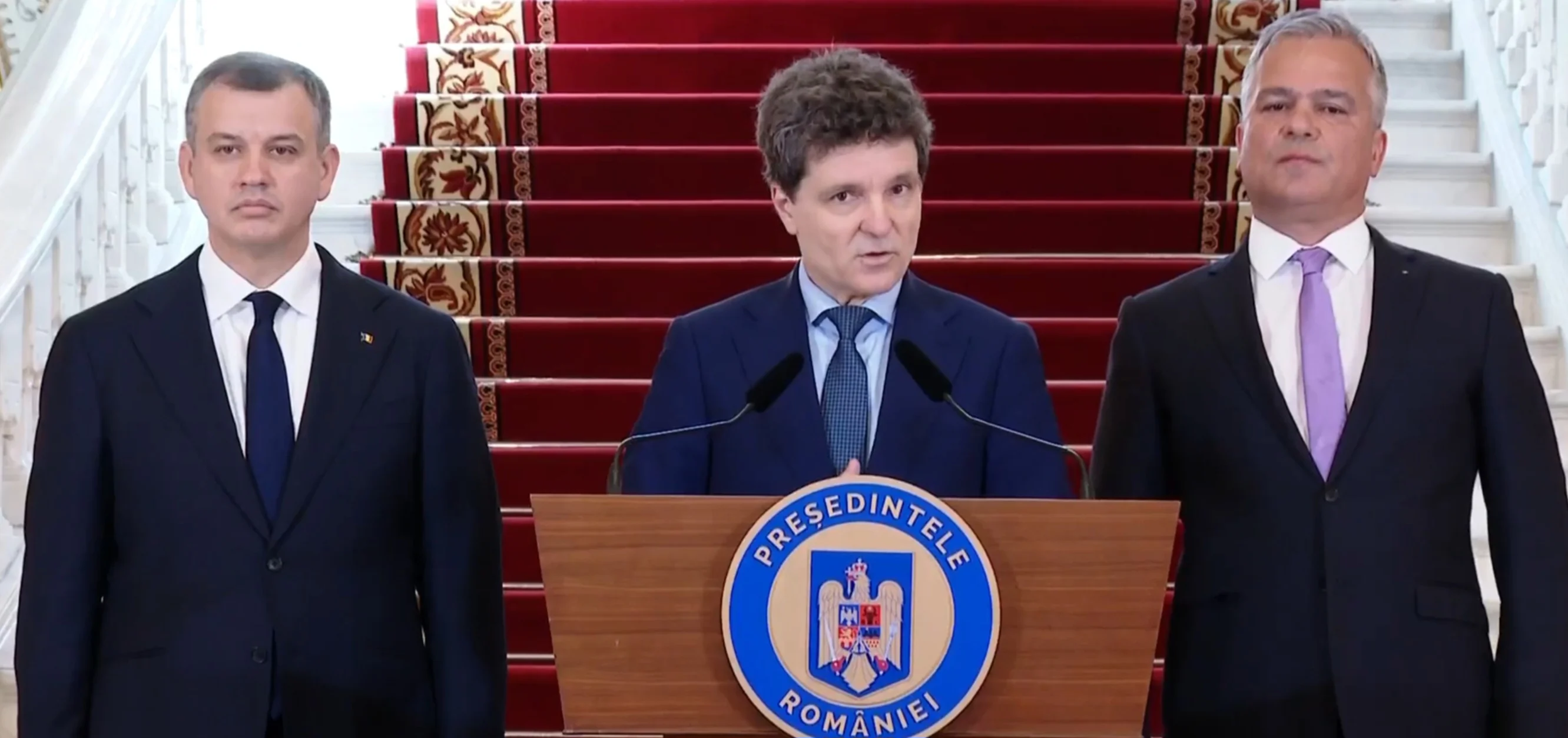 Nicușor Dan la pupitru, la Cotroceni, flancat de Eugen Tomac și Adrian Veștea