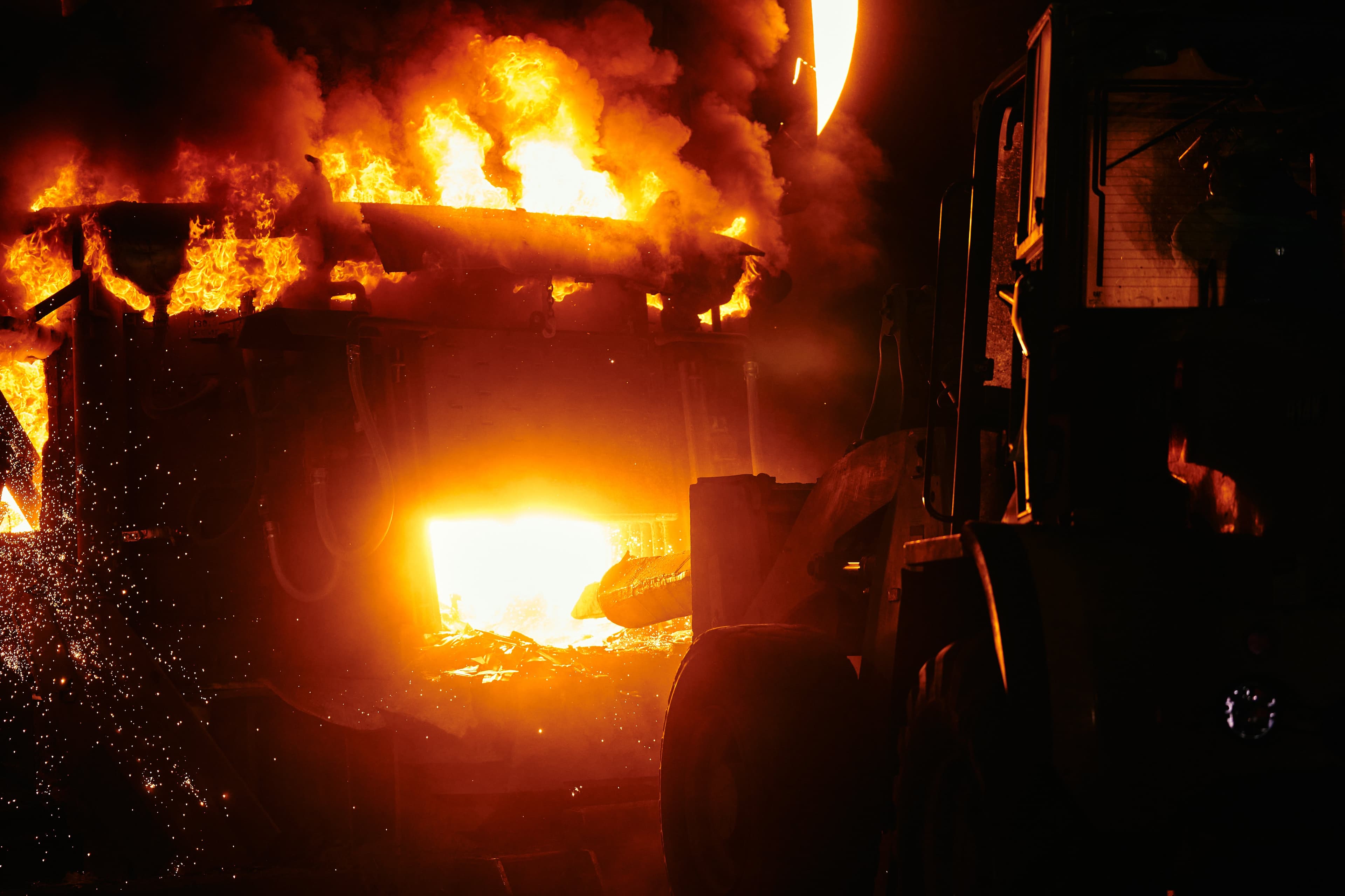 Incendiu violent la fabrică de polistiren din Arad. RO-Alert emis urgent