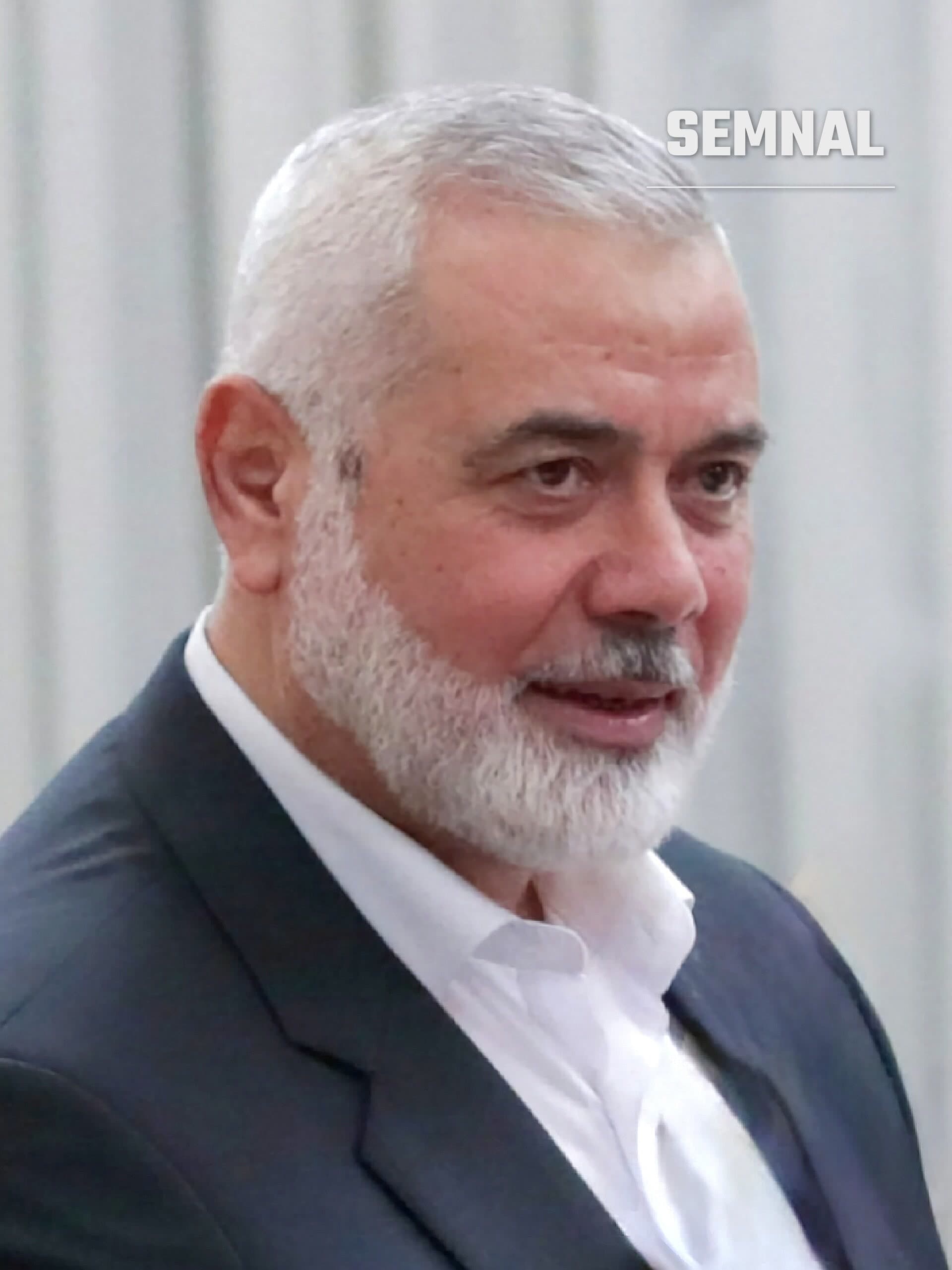 Masoud Pezeshkian, președintele Iranului, în portret de presă, purtând costum negru și cămașă albă, cu fundalul neutru. (Foto: duma.gov.ru)