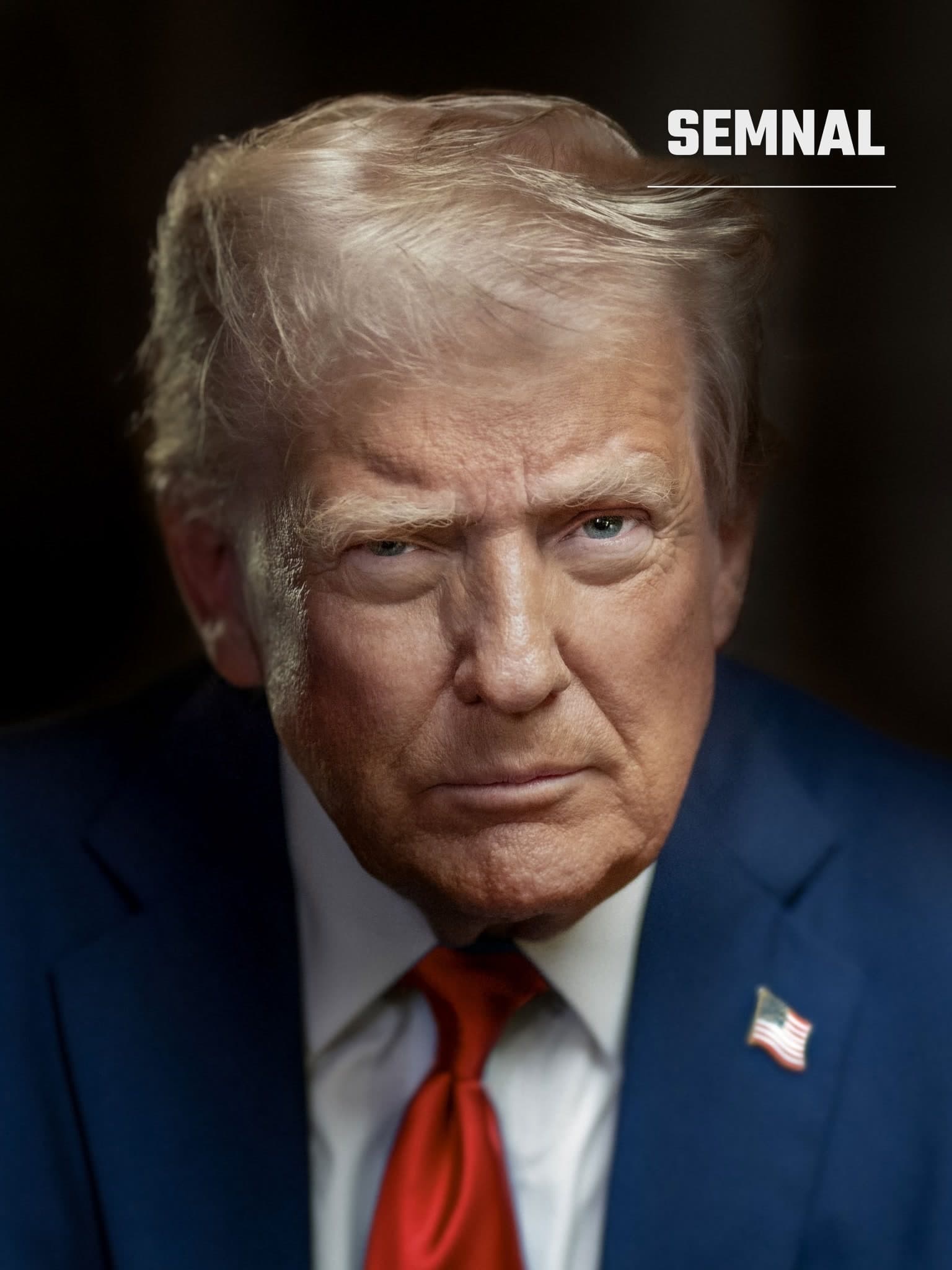 Donald Trump, președintele Statelor Unite, într-un portret în prim-plan, cu privirea încruntată, în costum bleumarin, cămașă albă și cravată roșie, cu un ac cu steagul SUA la rever. (Foto: Daniel Torok)