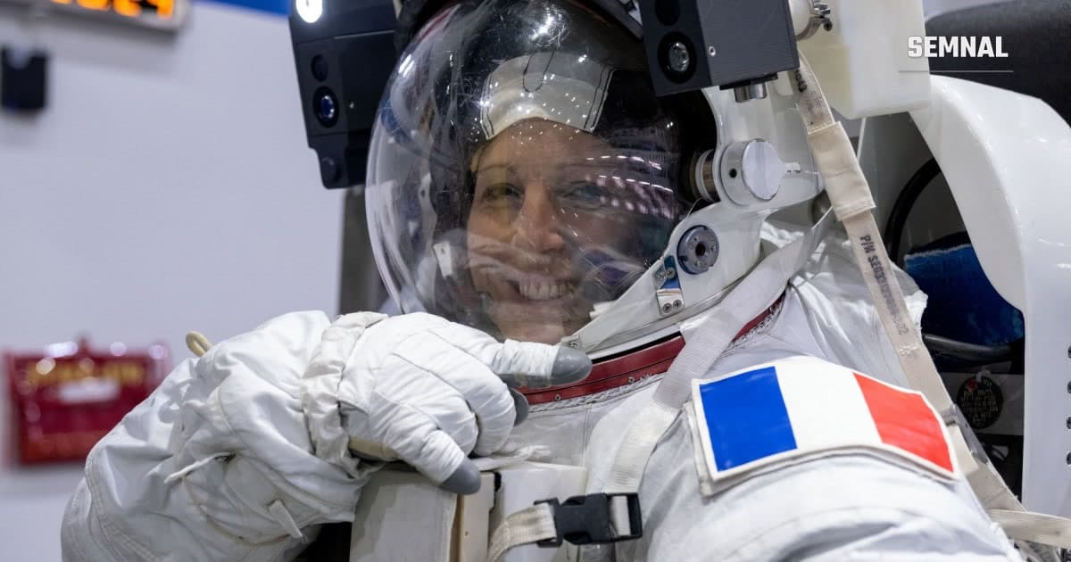Sophie Adenot, astronaut francez, în timpul pregătirilor pentru ieșirea extravehiculară pe ISS