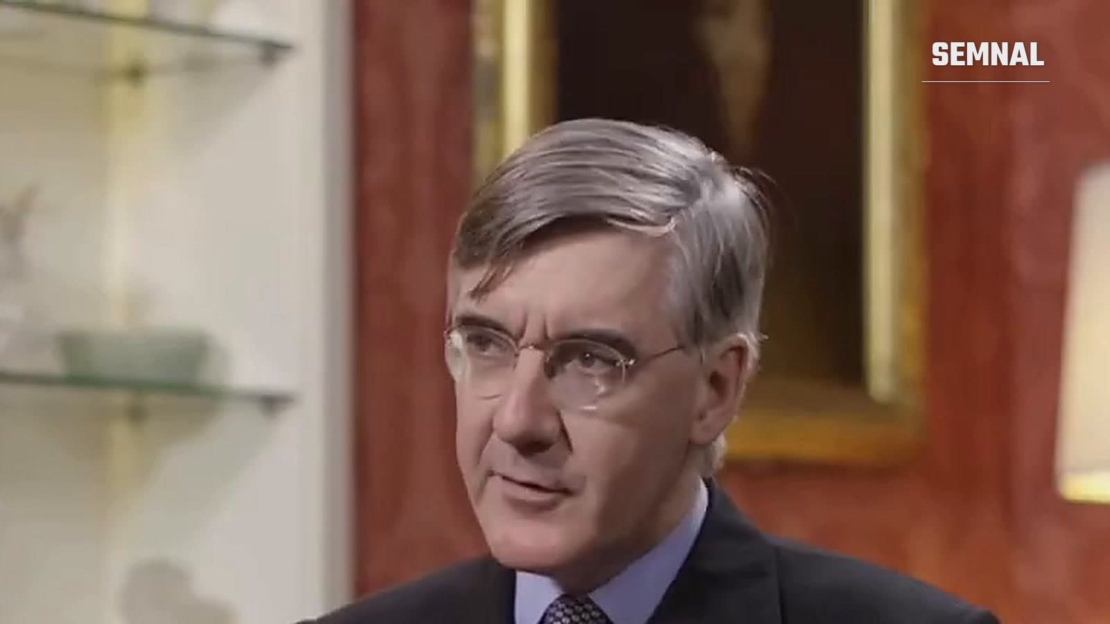 Jacob Rees-Mogg, fost ministru britanic, în timpul interviului cu Tucker Carlson