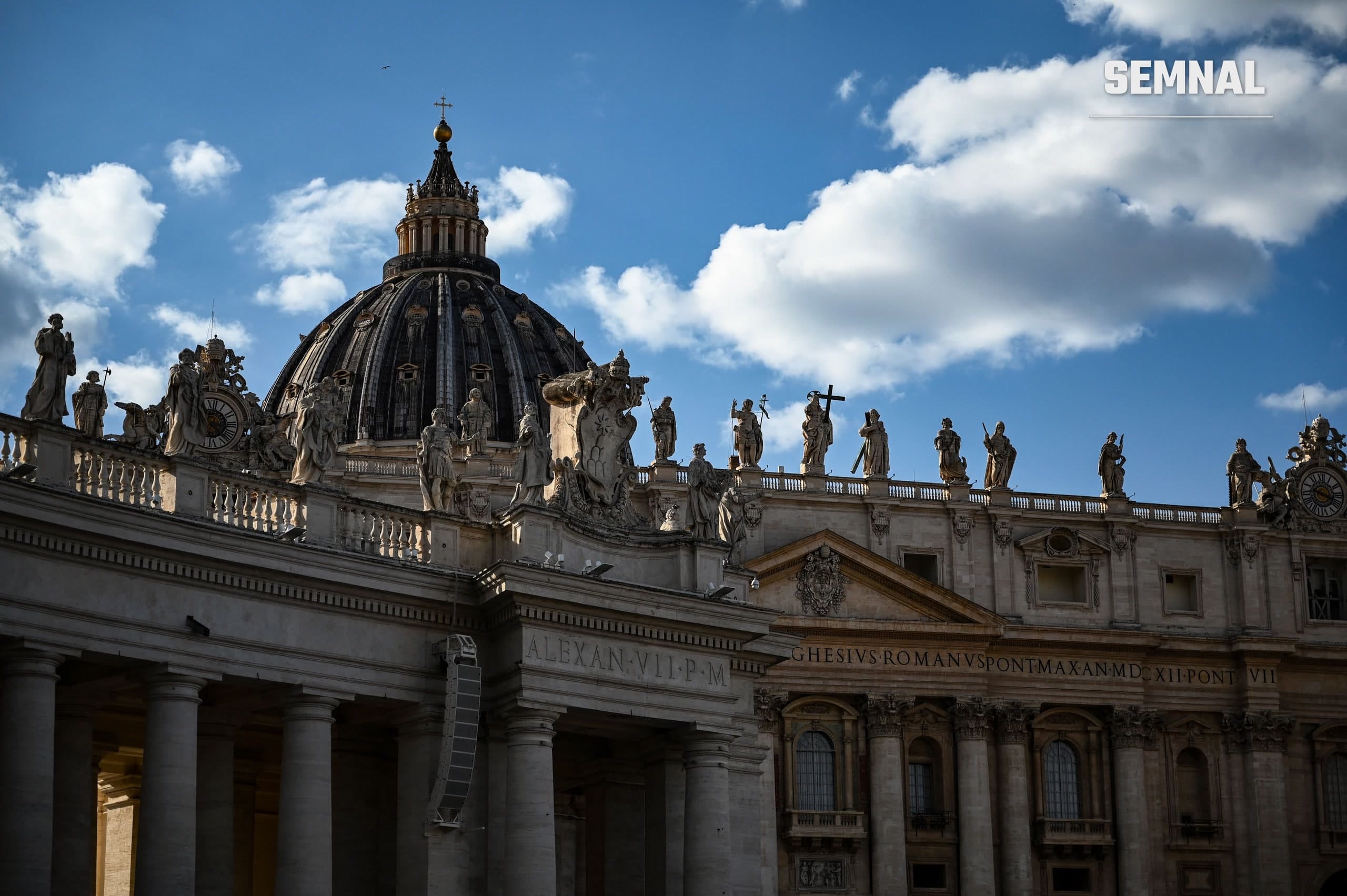 Basilica Sfântul Petru din Vatican, sub cer senin