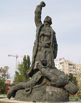 „Ăla dân statuie”…