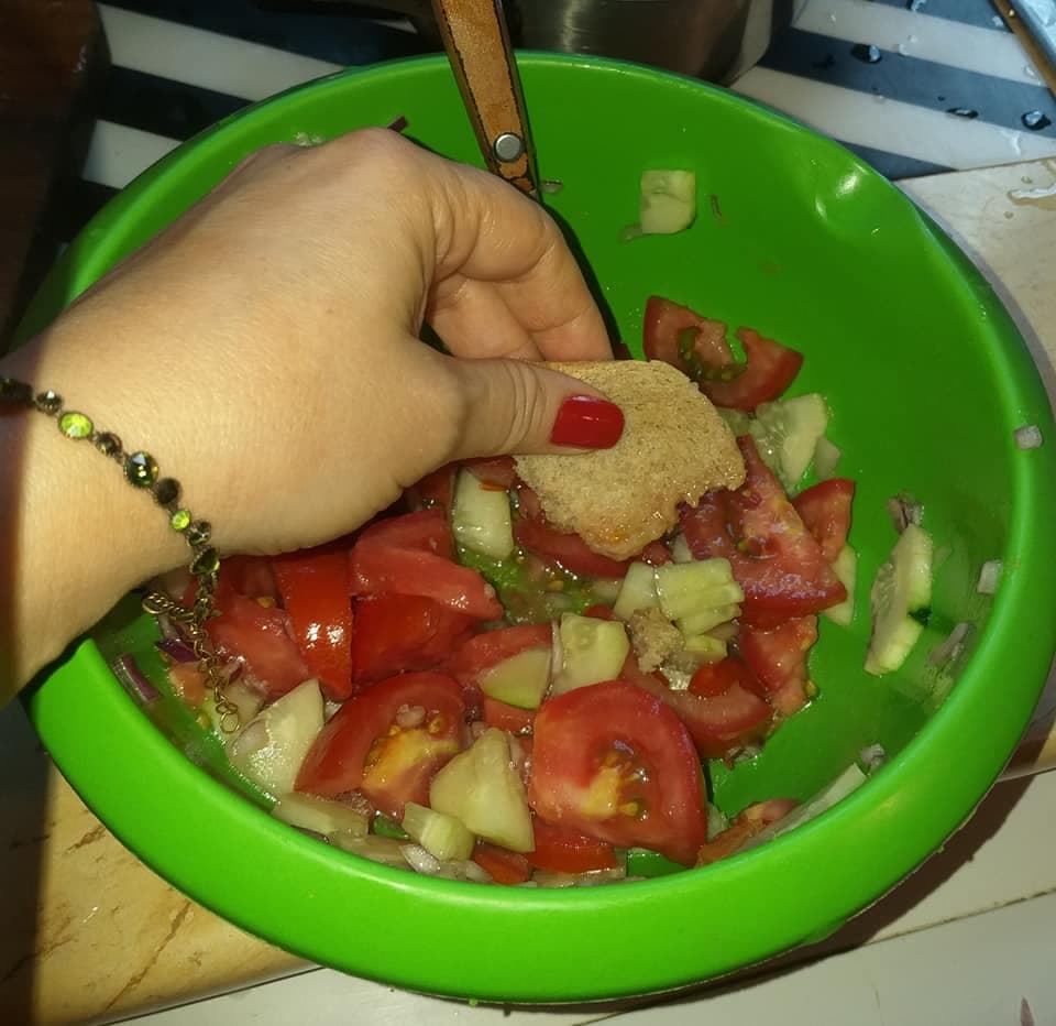 Salată de roșii cu pâine